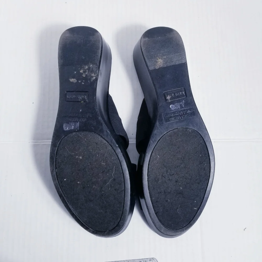 KATE ANN BLACK WEDGED SANDALS APPROX SIZE 9 (PHOTO HAS MEASUREMENT)